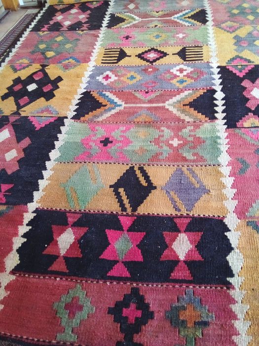 Продается кавер Иранский старинный ручная работа 2х3.5 чистая.