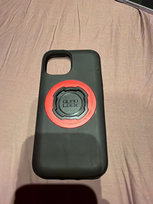 Se vinde husa QuadLock iPhone 15 MagCase