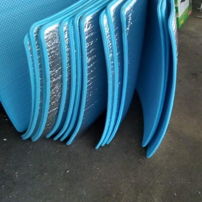 Расклодушка кровать. каремат матрас.