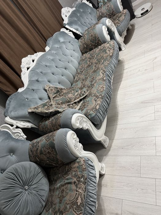 Диван и два кресла