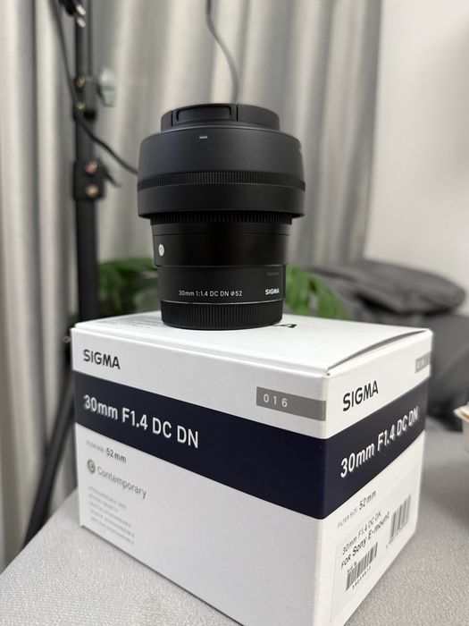 OBIECTIV Sigma 30mm f1.4 NOU Sony E-mount