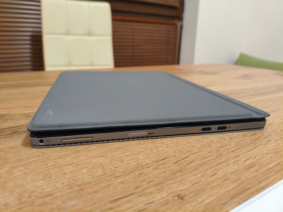 Dell Latitude 7200 2-in-1 таблет с Windows с клавиатура - i5-8265U, 8GB RAM, 256GB NVMe