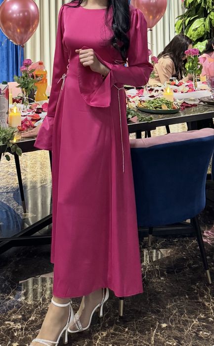 Продам вечернее платье, одевалось 1 раз на 2 часа