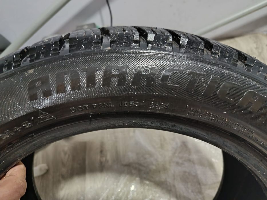 Продам комплект шин шипованые