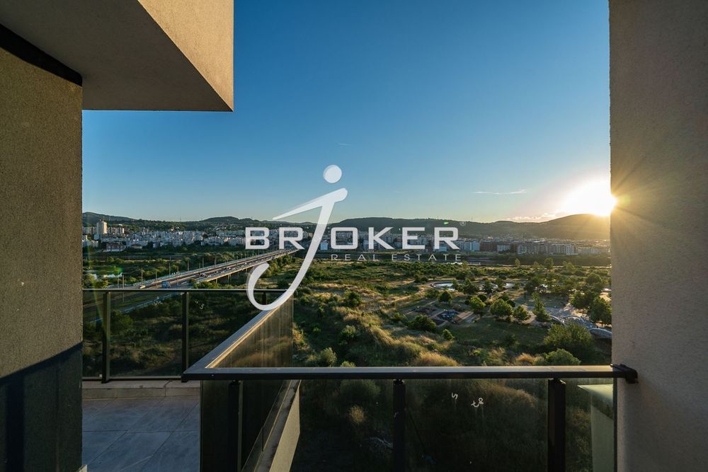 Продава се Многостаен апартамент в Кърджали, Център - 299 кв.м за 1004 €/кв.м - Снимка #2