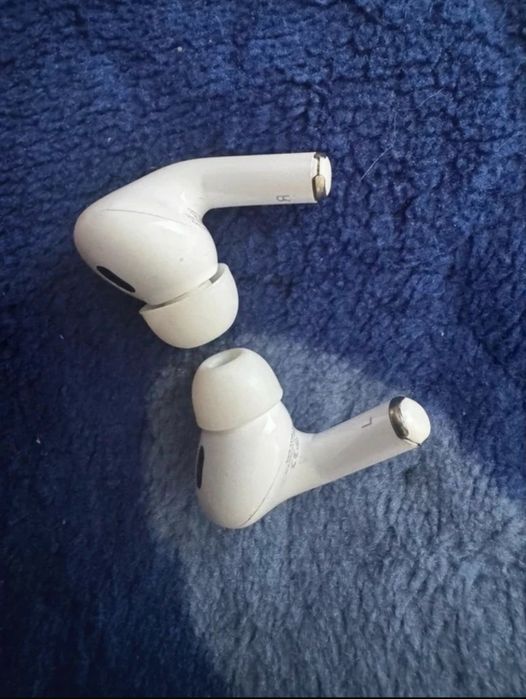 airpods pro 1.