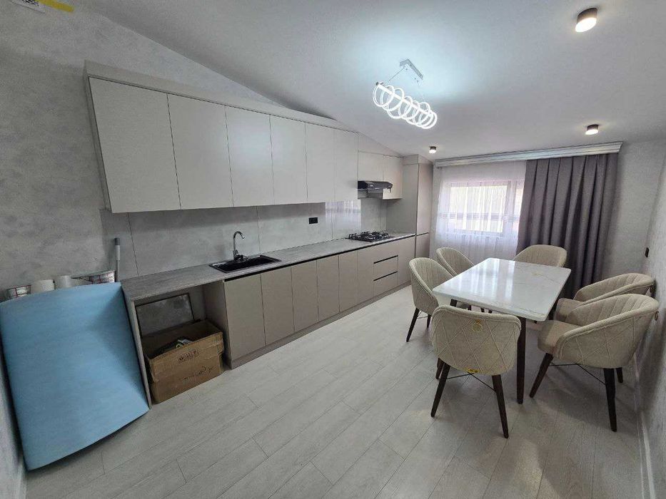 Shotarustavelli hududida kvartira zudlik bilan sotiladi!