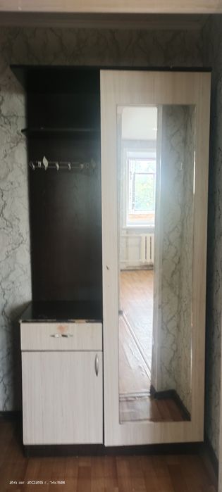 Продам прихожий шкаф.