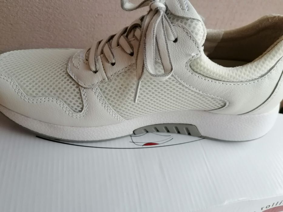 Adidasi dama sport noi