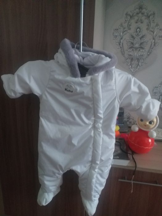 Продам комбинезоны на девочку