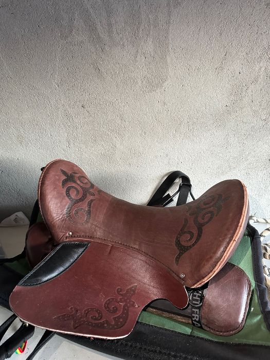 Продам седло для верховой езды