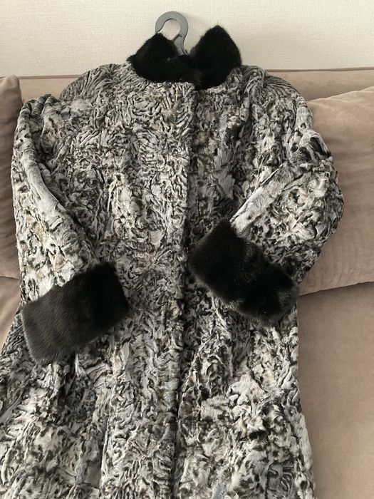 Шуба каракуль серого цвета