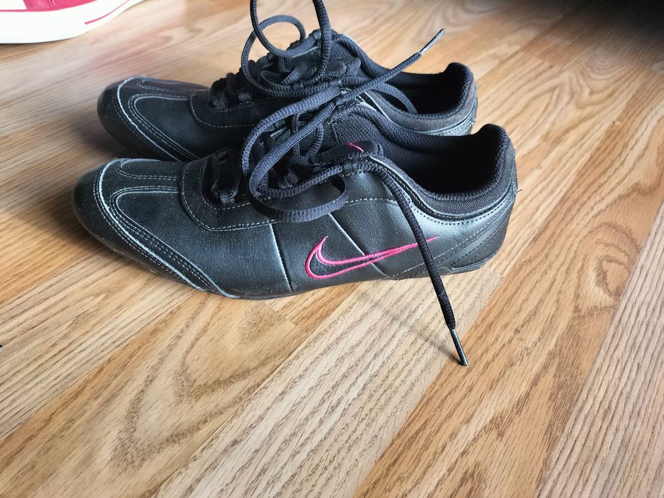 Adidas, tenesi -Nike /balenciga/Levis -noi