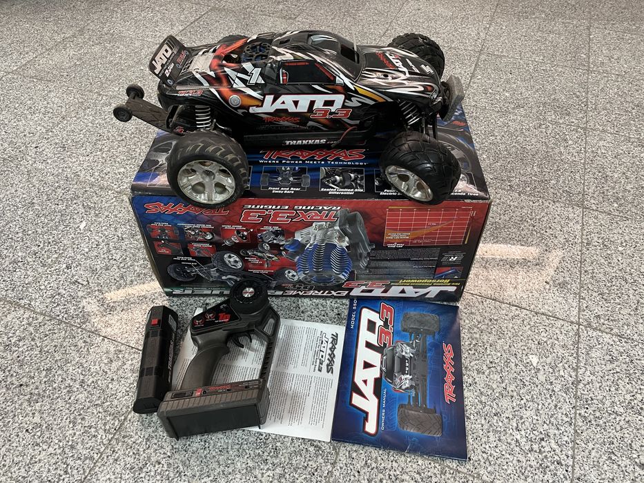 Vănd automodel cu motor termic Traxxas Jato