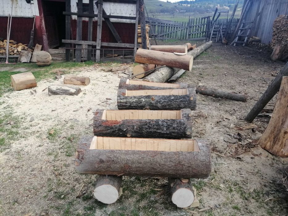 Jardiniera din bustean