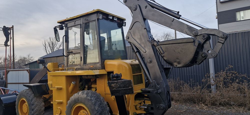 Погрузчик экскаватор