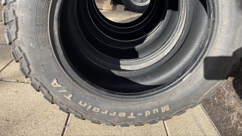 Продам шины грязевые АТ 265/60/ 18
