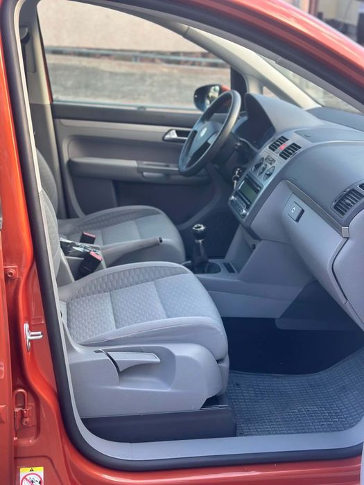 VOLKSWAGEN Touran 2010 — imagine 5