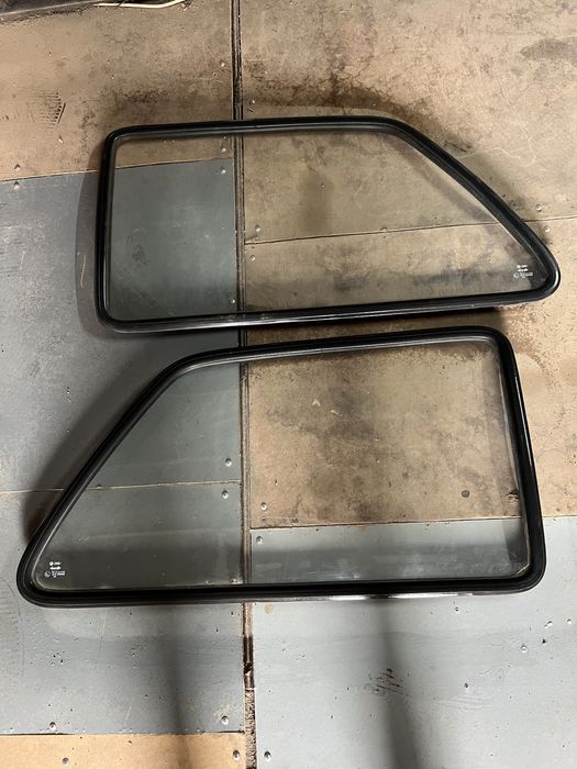 Стекло заднее Golf 2 купе.
