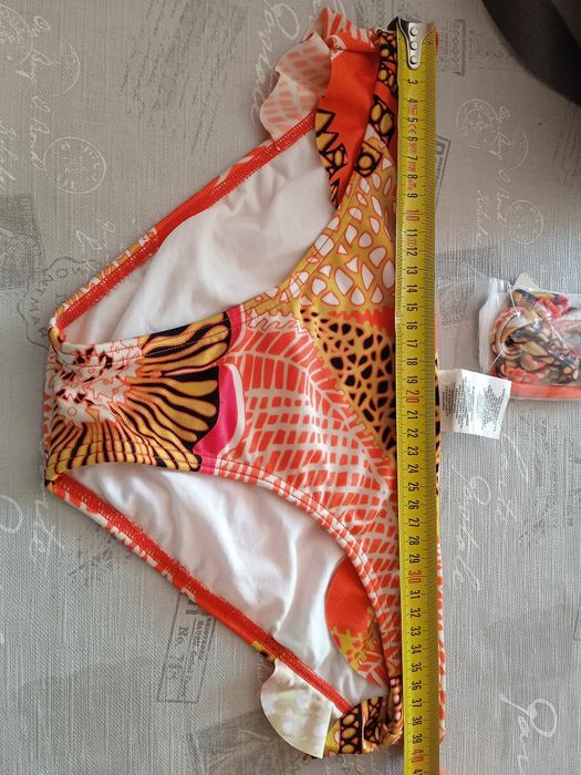 Нов бански Roxy, размер М (12 UK)