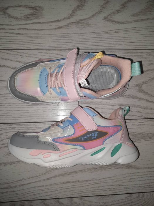 Продавам маратонки