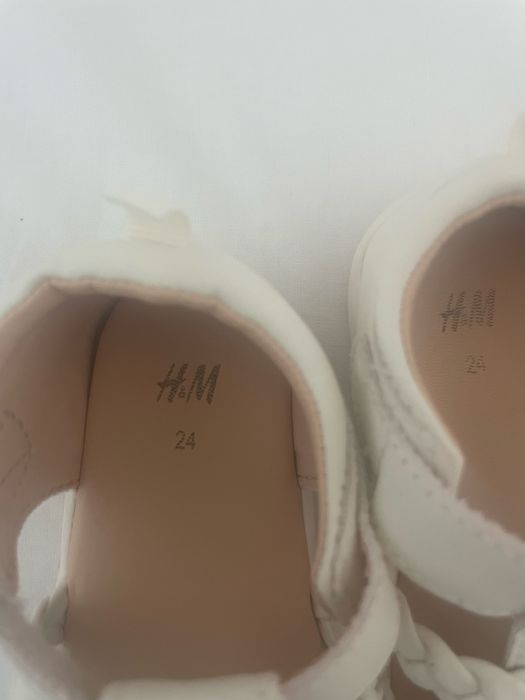 Детски бели сандали HM