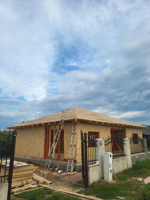 Vand case modulare din structura metalica sau din lemn