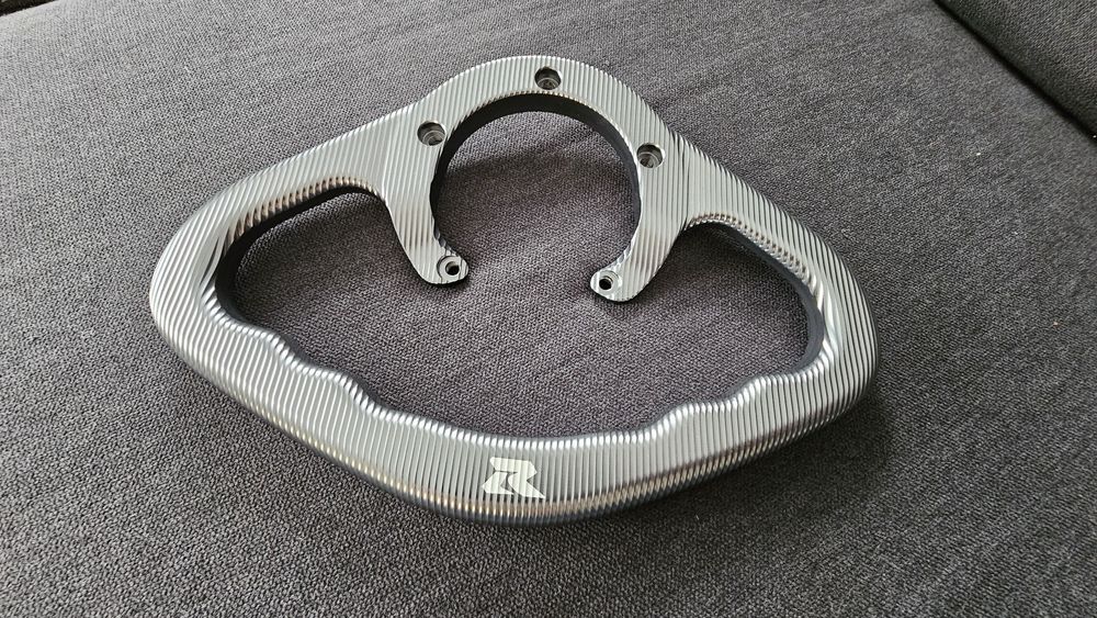 Maner pasager rezervor Suzuki