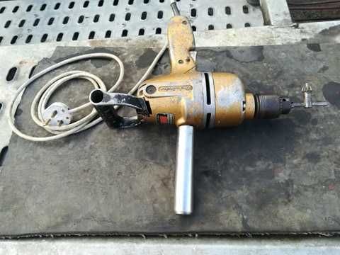 masina de gaurit Black Decker