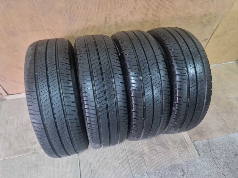 4 Continental R15 C 215/70/ 
летни бусови гуми DOT1721