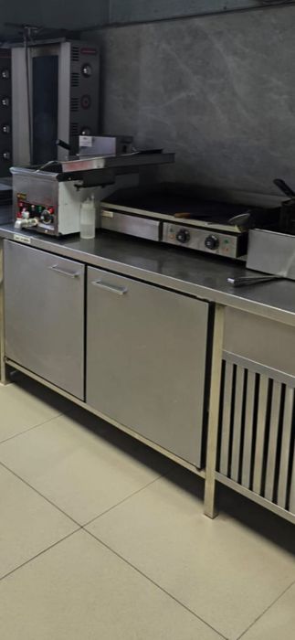 Продам холодильный стол 2 шт