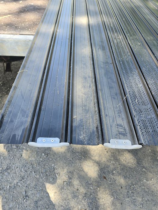 РОЛЕТНА ЩОРА.Перфорирани ламели.Цвят Черна .Без Водачи