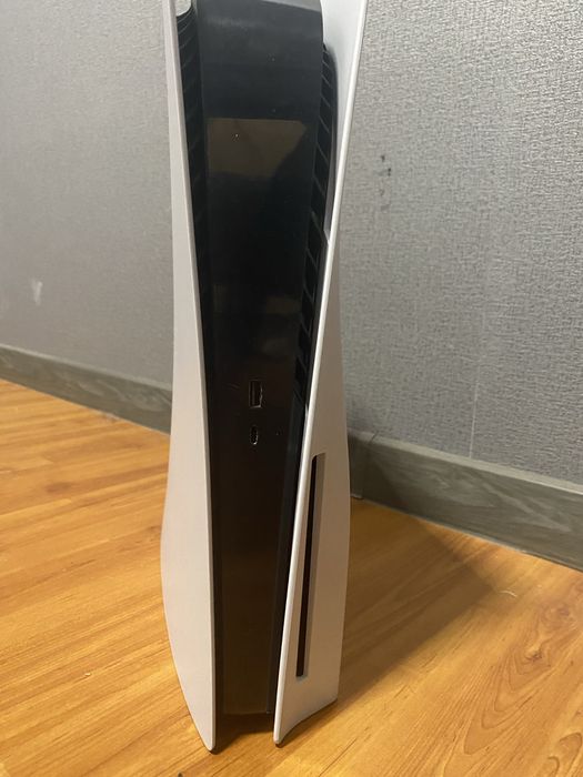 PlayStation 5 + 1 джойстик + игры