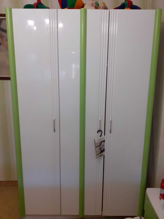 Гардероби на бр за детска или др стая ,разтегателен диван и  скрин