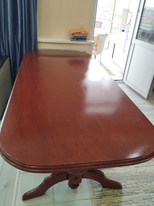 Продам стол для гостиной