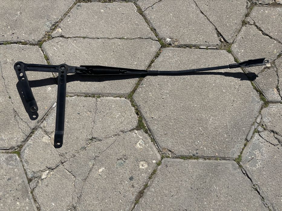 Предно рамо за чистачка на Mercedes ML W164