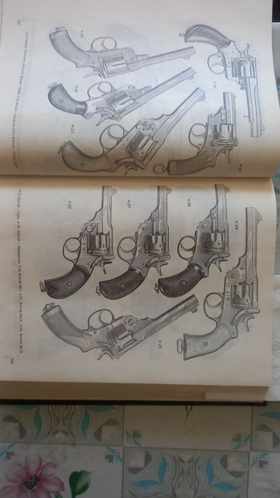 Продам книги об оружии