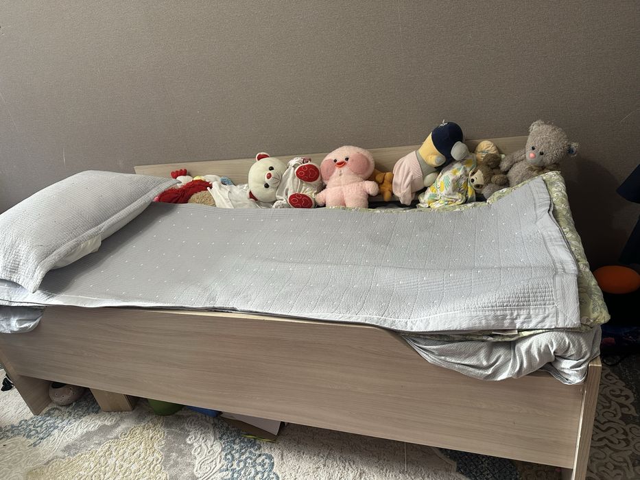 Кровать детский и диван