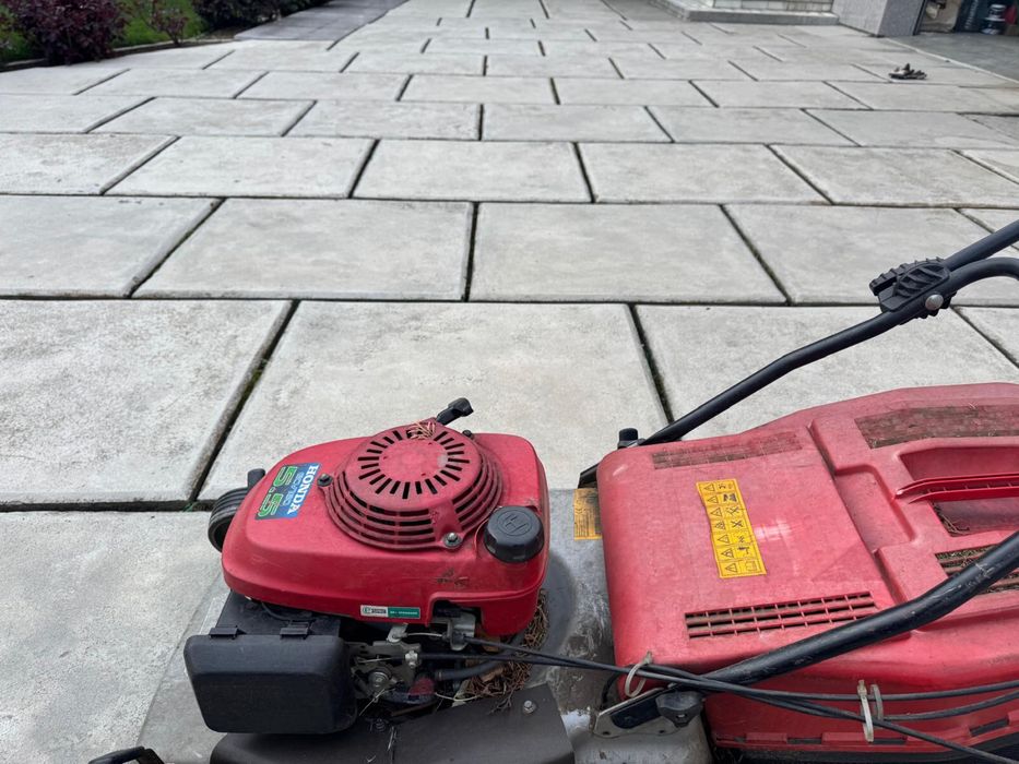 Masini de tuns gazon