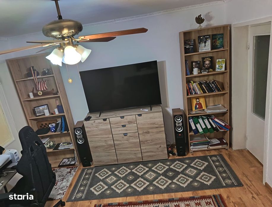 Apartament 2 camere etaj 3 mobilat utilat zona Sf Vineri