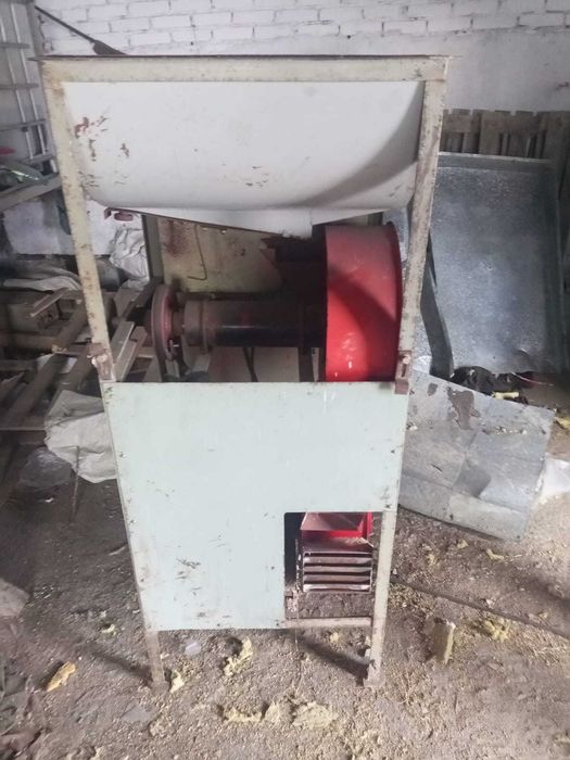 Продам зернодробилку