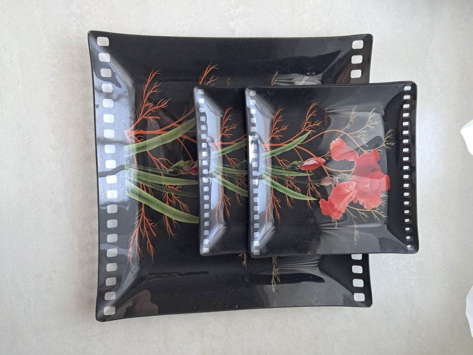 Продам набор тарелок