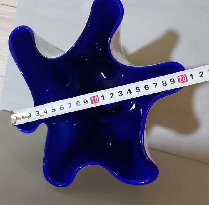 Большая красивая ваза для цветов