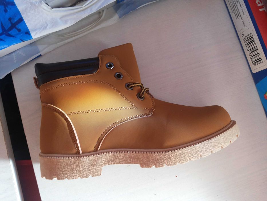 Продам новые осенние ботинки