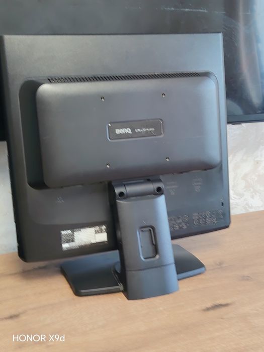 Монитор benq E700