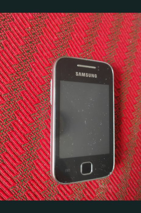 Telefon Samsung cu touchscreen și camera video. 
Mic robust și foarte practic.
Vindem aceste telefoane la prețul celor de piese de schimb.