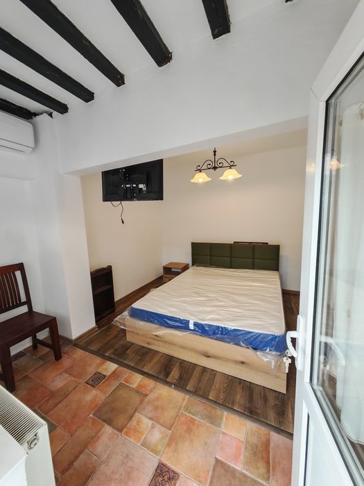 Ofer spre închiriere casa cu 3 camere, aproape de plajă