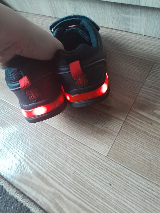 Детски светещи маратонки