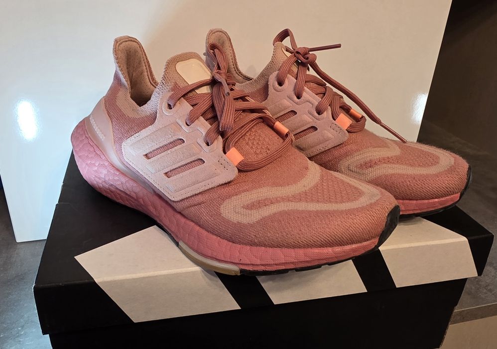 Adidas Ultraboost 22W размер 37 и 1/3
