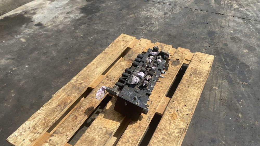 Distribuitor hidraulic buldoexcavator Fermec 960 , Fermec 965